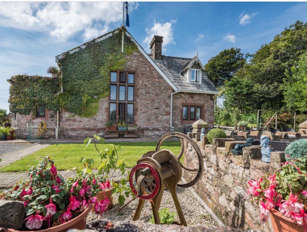 The Old School And Betty'S B&B Whitehaven Esterno foto